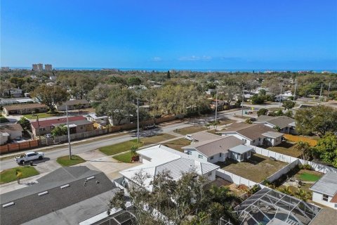 House in Seminole, Florida 3 bedrooms, 167.6 sq.m. № 2166958 - photo 4