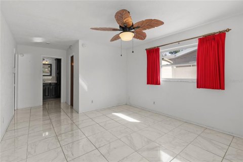 House in Seminole, Florida 3 bedrooms, 167.6 sq.m. № 2166958 - photo 29