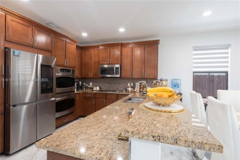 House in Doral, Florida 3 bedrooms, 228.73 sq.m. № 2076819 - photo 13