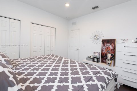 House in Doral, Florida 3 bedrooms, 228.73 sq.m. № 2076819 - photo 30