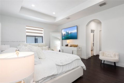 House in Doral, Florida 3 bedrooms, 228.73 sq.m. № 2076819 - photo 24