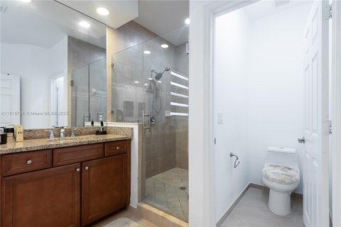 House in Doral, Florida 3 bedrooms, 228.73 sq.m. № 2076819 - photo 27