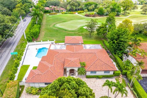 House in Coral Gables, Florida 5 bedrooms, 294.13 sq.m. № 2061096
