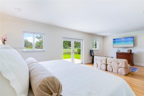 House in Coral Gables, Florida 5 bedrooms, 294.13 sq.m. № 2061096 - photo 26