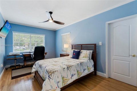 House in Coral Gables, Florida 5 bedrooms, 294.13 sq.m. № 2061096 - photo 22