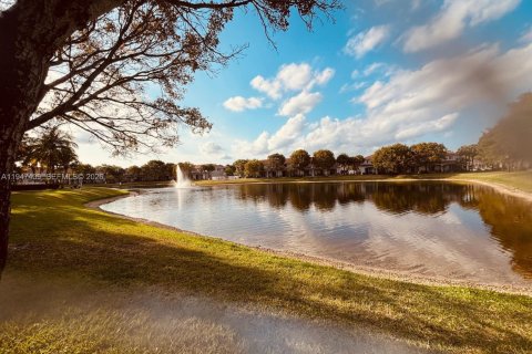 Condo in Miramar, Florida, 3 bedrooms  № 2006905 - photo 8