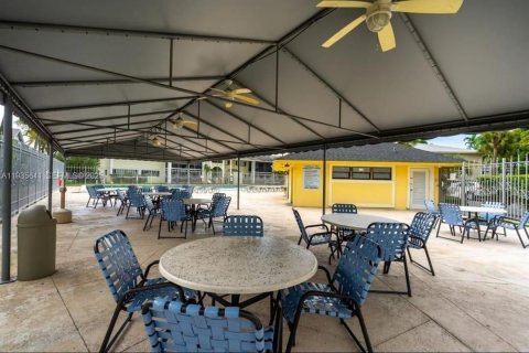 Condominio en alquiler en Miami, Florida, 2 dormitorios, 84.26 m2 № 1993781 - foto 11