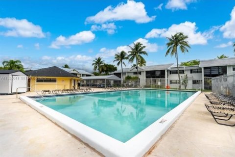 Condominio en alquiler en Miami, Florida, 2 dormitorios, 84.26 m2 № 1993781 - foto 10