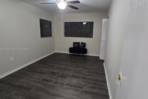 Condominio en alquiler en Miami, Florida, 2 dormitorios, 84.26 m2 № 1993781 - foto 7