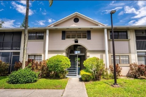 Condominio en alquiler en Miami, Florida, 2 dormitorios, 84.26 m2 № 1993781 - foto 3