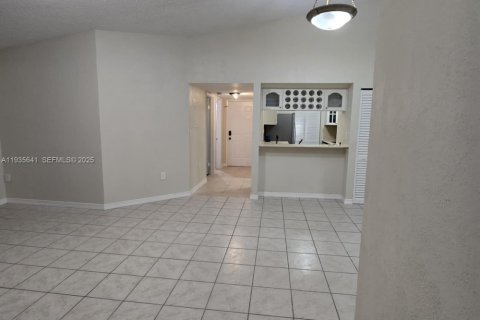 Condominio en alquiler en Miami, Florida, 2 dormitorios, 84.26 m2 № 1993781 - foto 5