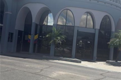 Commercial property in Orlando, Florida 28.99 sq.m. № 2376837 - photo 2