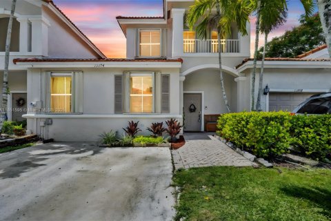 Touwnhouse à vendre à Pembroke Pines, Floride: 4 chambres, 163.88 m2 № 1858871 - photo 1