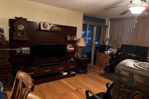 Condo in Miami, Florida, 3 bedrooms  № 1811311 - photo 8