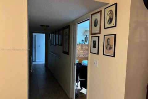 Condo in Miami, Florida, 3 bedrooms  № 1811311 - photo 3