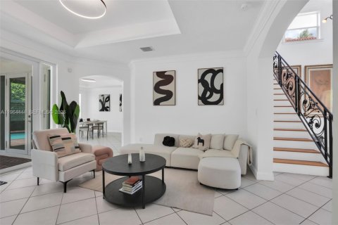 House in Miami, Florida 4 bedrooms, 236.06 sq.m. № 2025920 - photo 7