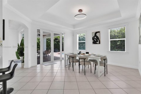 House in Miami, Florida 4 bedrooms, 236.06 sq.m. № 2025920 - photo 10