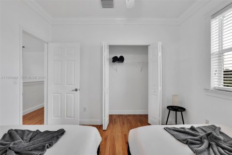 House in Miami, Florida 4 bedrooms, 236.06 sq.m. № 2025920 - photo 29