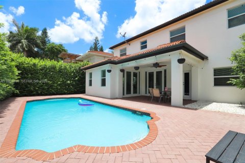 House in Miami, Florida 4 bedrooms, 236.06 sq.m. № 2025920 - photo 30