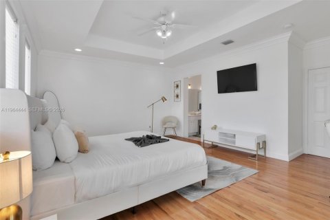 House in Miami, Florida 4 bedrooms, 236.06 sq.m. № 2025920 - photo 19