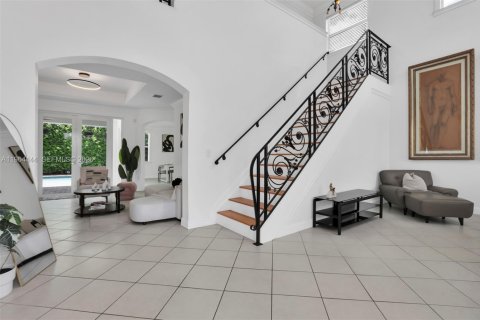 House in Miami, Florida 4 bedrooms, 236.06 sq.m. № 2025920 - photo 4