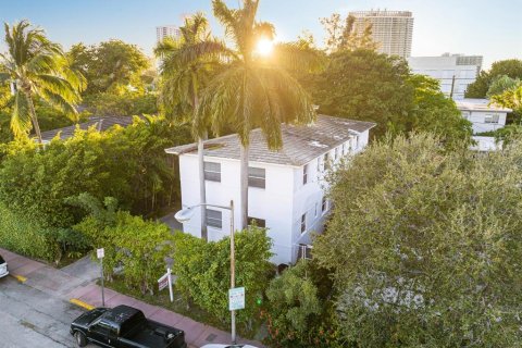 Propiedad comercial en venta en Miami Beach, Florida, 281.49 m2 № 186943 - foto 1