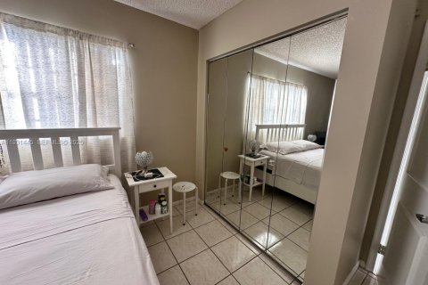 Condominio en venta en Pembroke Pines, Florida, 2 dormitorios, 108.32 m2 № 2076980 - foto 11
