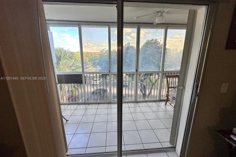 Condominio en venta en Pembroke Pines, Florida, 2 dormitorios, 108.32 m2 № 2076980 - foto 24