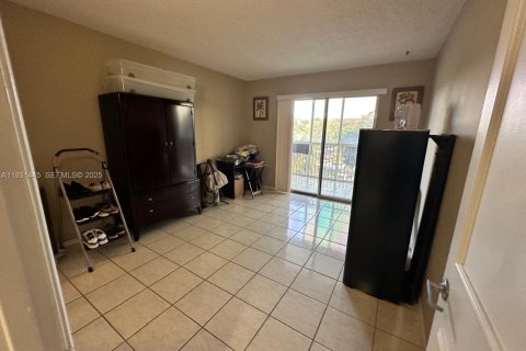 Condominio en venta en Pembroke Pines, Florida, 2 dormitorios, 108.32 m2 № 2076980 - foto 19