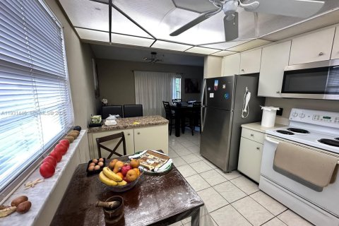 Condominio en venta en Pembroke Pines, Florida, 2 dormitorios, 108.32 m2 № 2076980 - foto 7