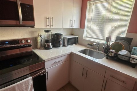 Condo in Miami, Florida, 3 bedrooms  № 1783737 - photo 6
