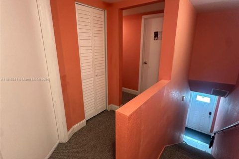 Condo in Miami, Florida, 3 bedrooms  № 1783737 - photo 16