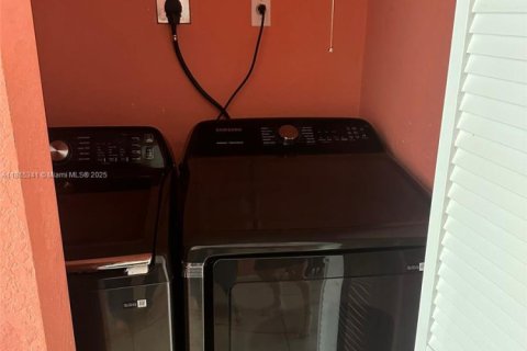 Condo in Miami, Florida, 3 bedrooms  № 1783737 - photo 8