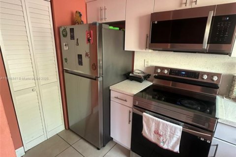 Condo in Miami, Florida, 3 bedrooms  № 1783737 - photo 5