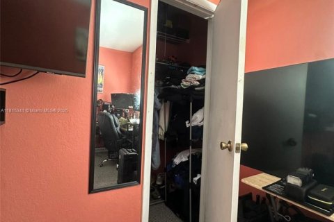 Condo in Miami, Florida, 3 bedrooms  № 1783737 - photo 12