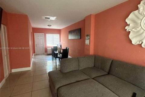 Condo in Miami, Florida, 3 bedrooms  № 1783737 - photo 1