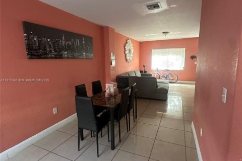 Condo in Miami, Florida, 3 bedrooms  № 1783737 - photo 3