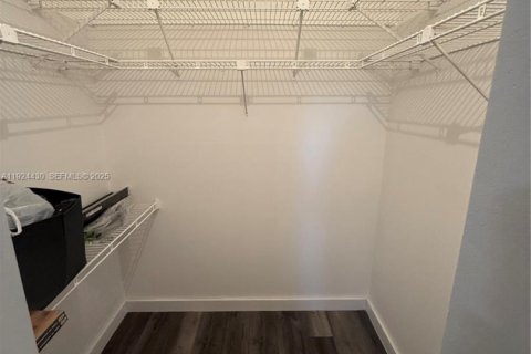 Снять в аренду кондоминиум в Маргит, Флорида 2 спальни, 86.4м2, № 1986485 - фото 8