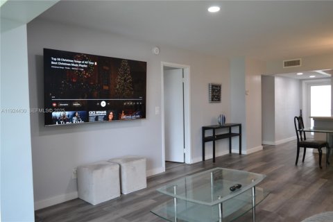 Снять в аренду кондоминиум в Маргит, Флорида 2 спальни, 86.4м2, № 1986485 - фото 15