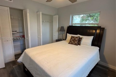 Снять в аренду кондоминиум в Маргит, Флорида 2 спальни, 86.4м2, № 1986485 - фото 12