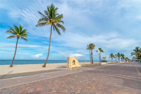 Condo in Hollywood, Florida, 1 bedroom  № 1881727 - photo 6