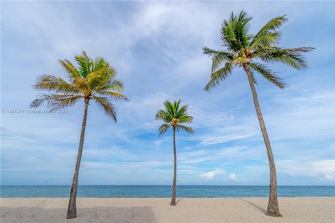 Condo in Hollywood, Florida, 1 bedroom  № 1881727 - photo 8