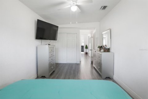 House in Riverview, Florida 4 bedrooms, 142.7 sq.m. № 1657302 - photo 14