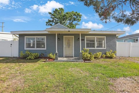 House in Riverview, Florida 4 bedrooms, 142.7 sq.m. № 1657302 - photo 4
