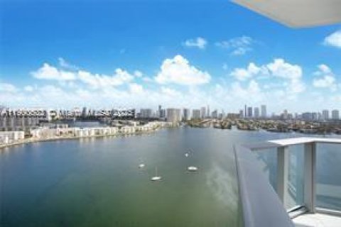 Condominio en alquiler en North Miami Beach, Florida, 4 dormitorios, 222.04 m2 № 1951969 - foto 15