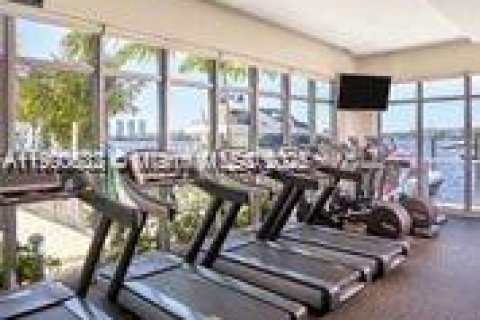 Condominio en alquiler en North Miami Beach, Florida, 4 dormitorios, 222.04 m2 № 1951969 - foto 28