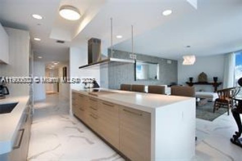 Condominio en alquiler en North Miami Beach, Florida, 4 dormitorios, 222.04 m2 № 1951969 - foto 3