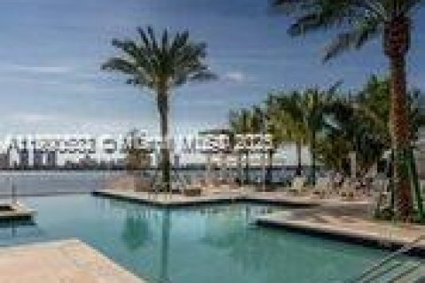 Condominio en alquiler en North Miami Beach, Florida, 4 dormitorios, 222.04 m2 № 1951969 - foto 24
