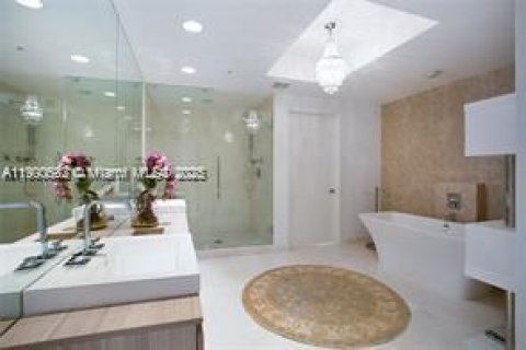 Condominio en alquiler en North Miami Beach, Florida, 4 dormitorios, 222.04 m2 № 1951969 - foto 12