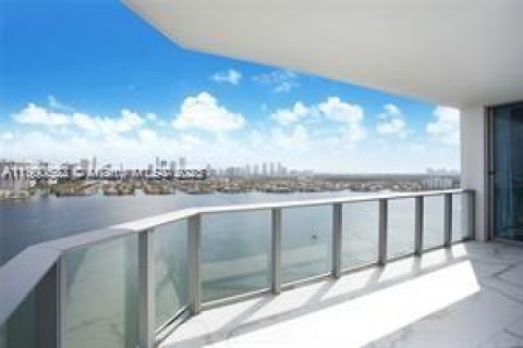 Condominio en alquiler en North Miami Beach, Florida, 4 dormitorios, 222.04 m2 № 1951969 - foto 13